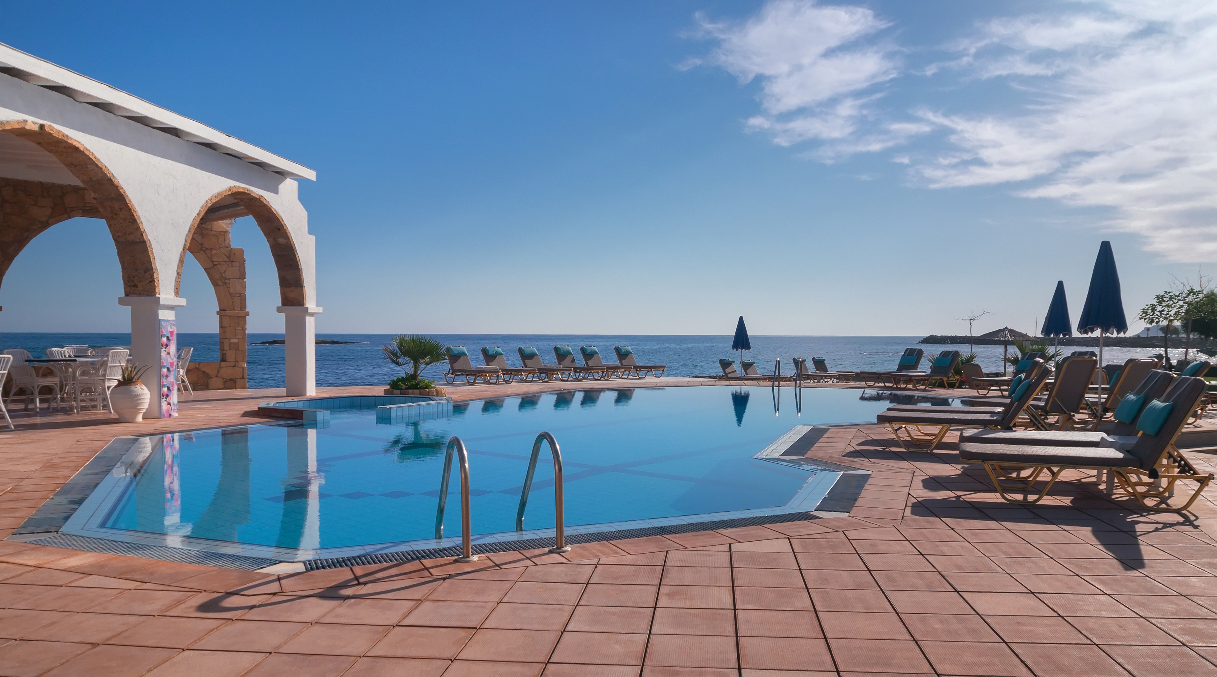 Pyrgos Beach Hotel Apartment