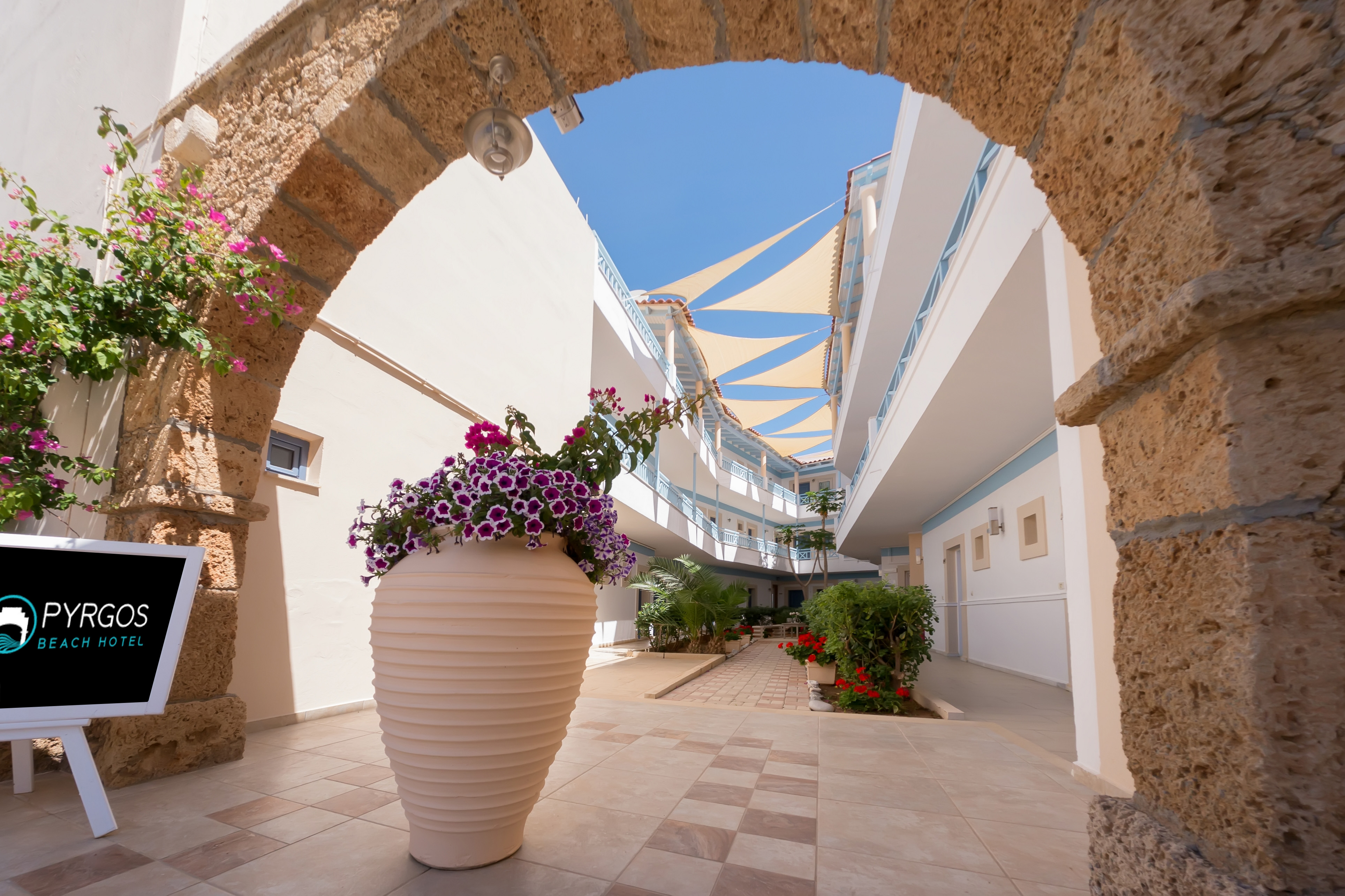 Pyrgos Beach Hotel Apartment