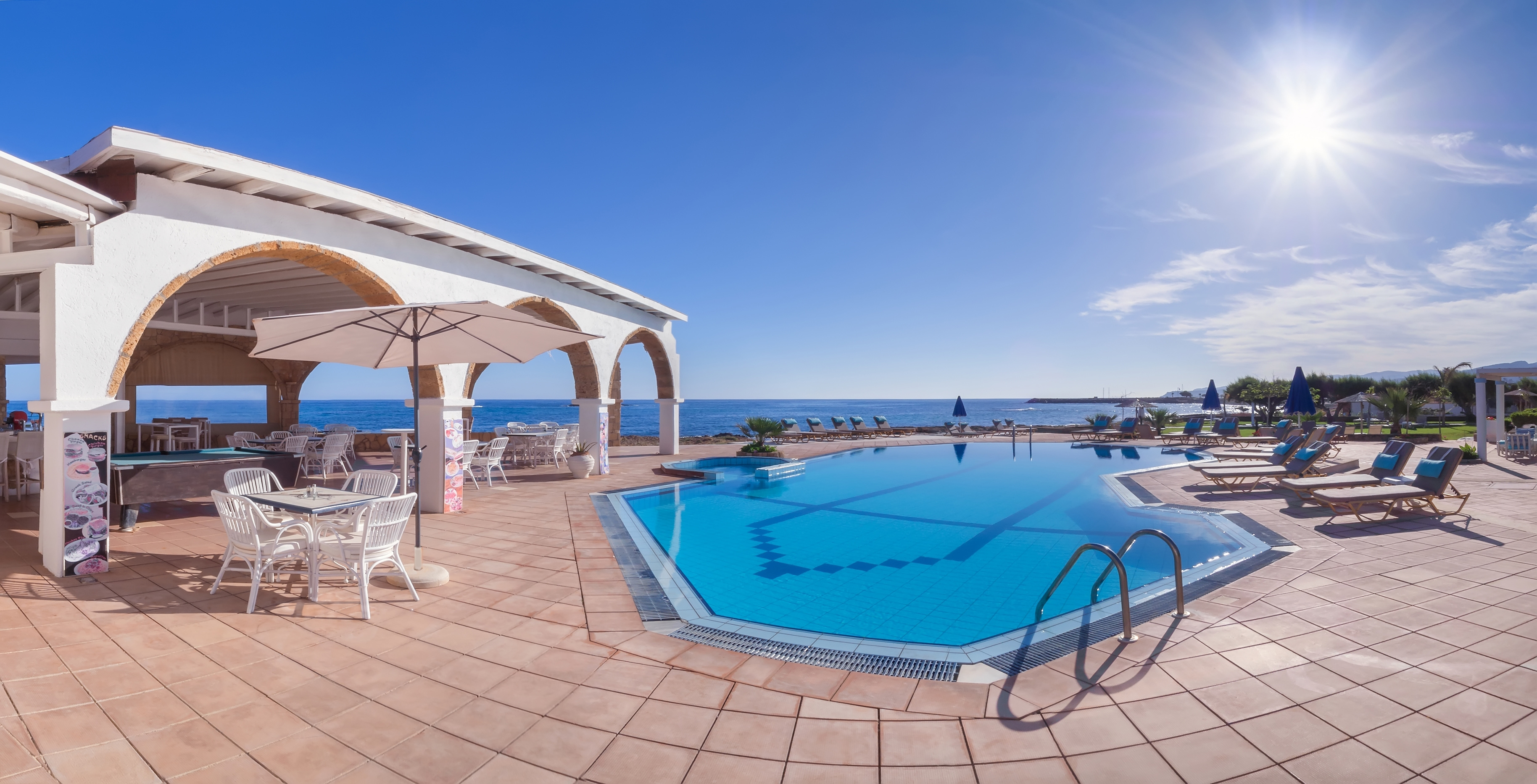 Pyrgos Beach Hotel Apartment