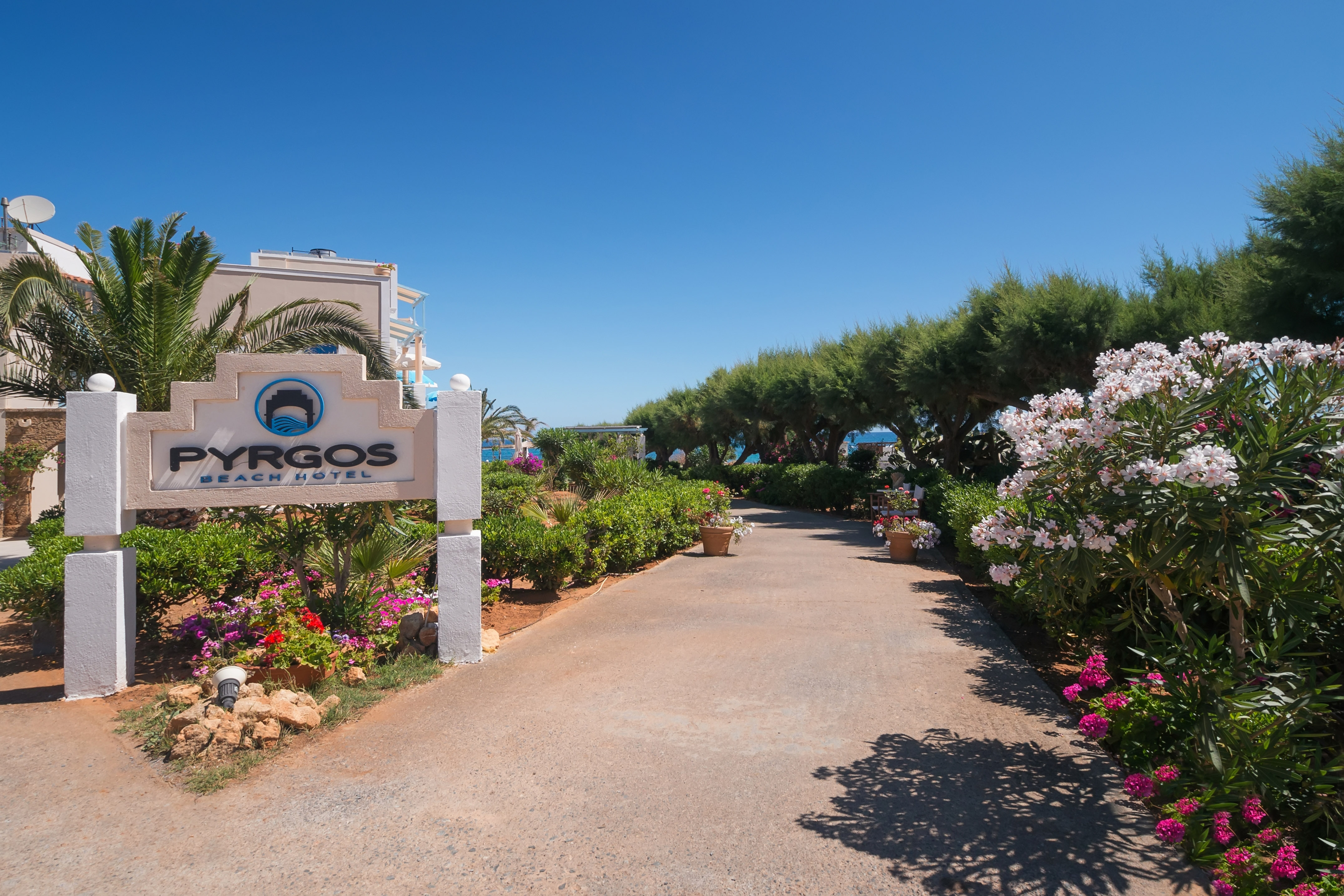 Pyrgos Beach Hotel Apartment